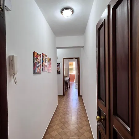 Rosanna House 公寓