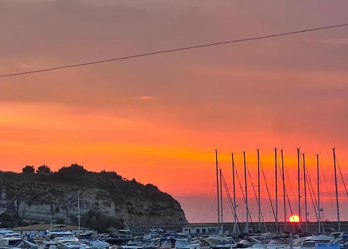 Rosanna House تروبيا