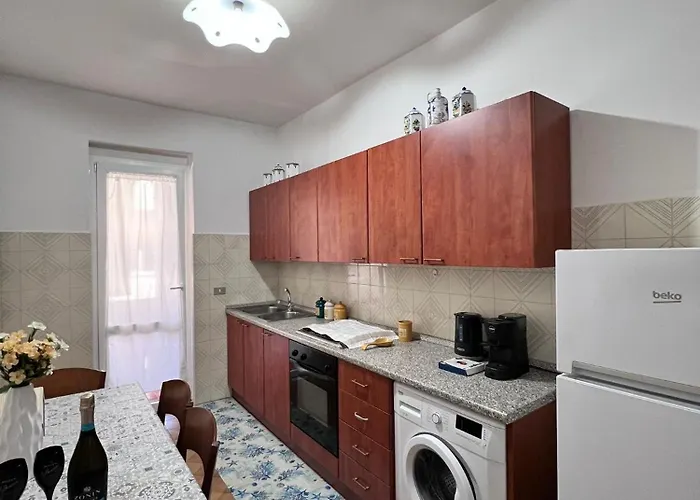 Rosanna House تروبيا